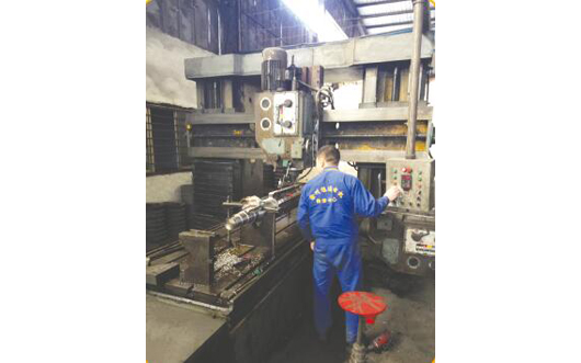 大型龍門(mén)銑床對(duì)電機(jī)軸加工鍵槽