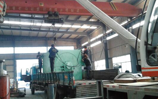 YKS900-4極8000KW電機(jī)修完工裝車